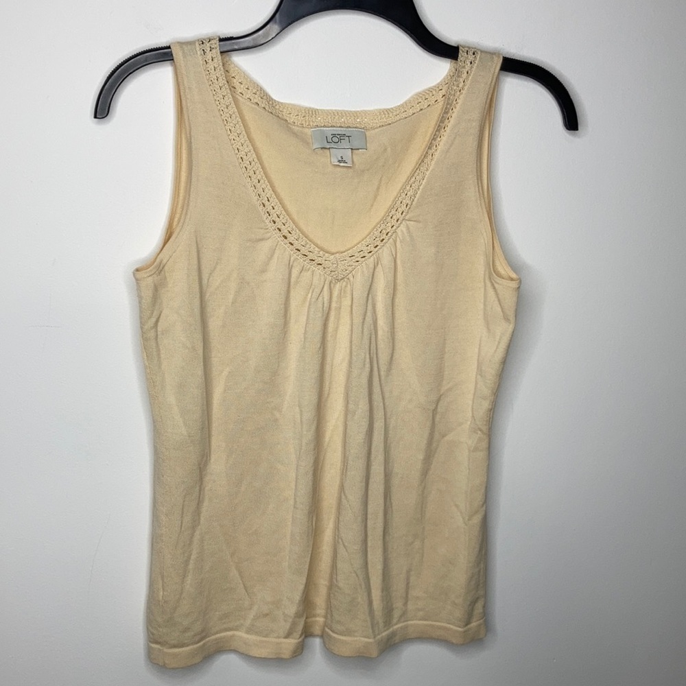 Ann Taylor Loft Cotton tank with crocheted neckline size small